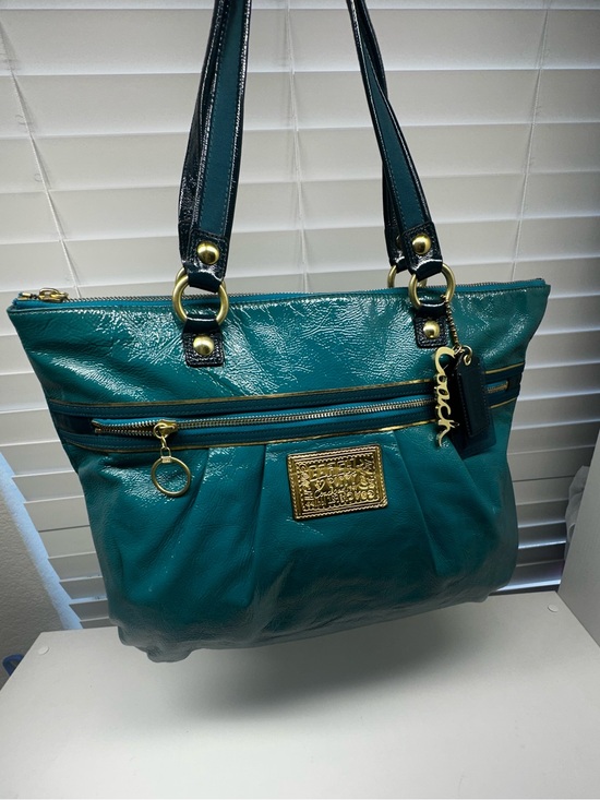 Coach Handbags - Coach Poppy Daisy “ Liquid Gloss” Pocket Tote